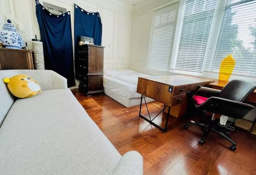 ペンション Vancouver Airport Guesthouse