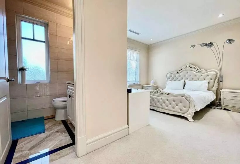 ペンション Vancouver Airport Guesthouse