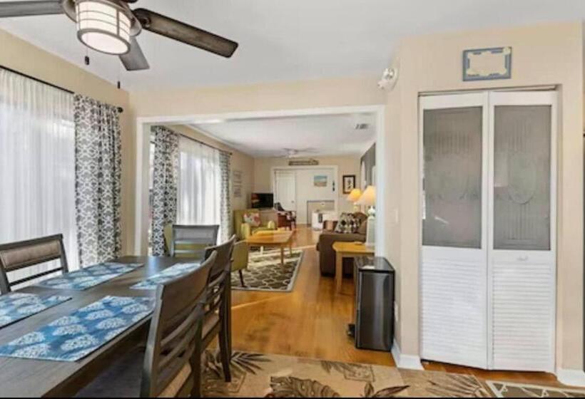 فندق صغير Beach Cottage Steps From The Ocean