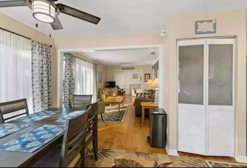 ユースホステル Beach Cottage Steps From The Ocean