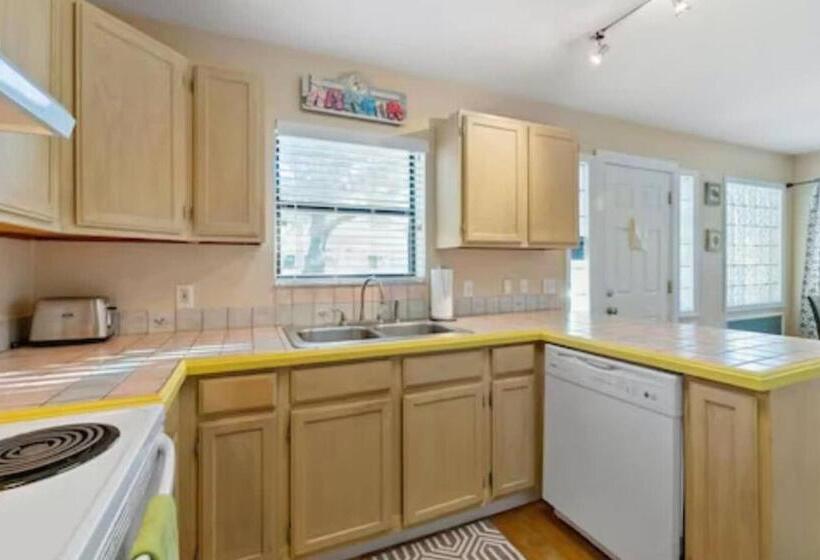 فندق صغير Beach Cottage Steps From The Ocean