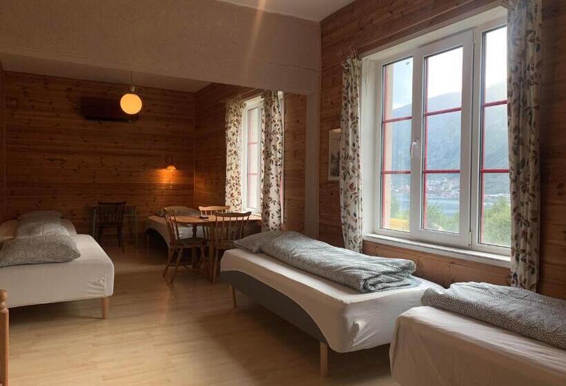 ユースホステル Fjordshelter Dorm