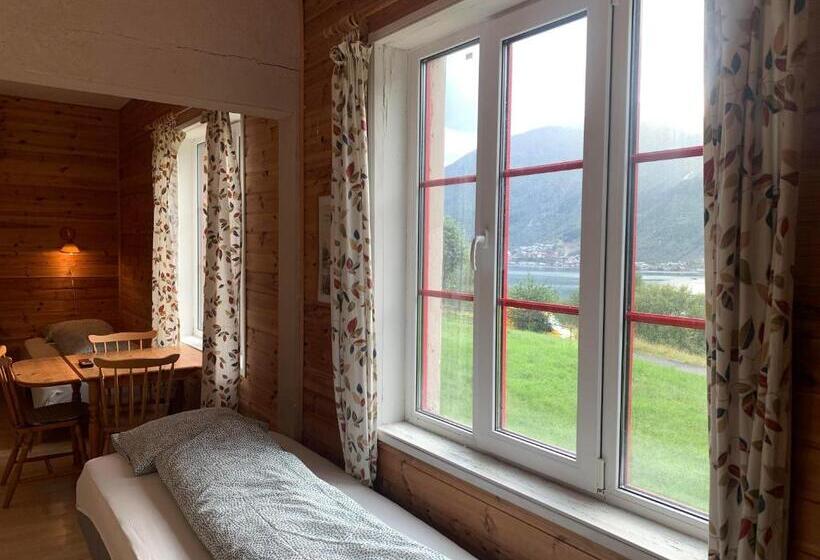 ユースホステル Fjordshelter Dorm