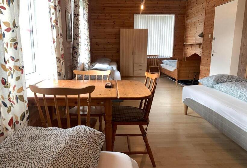 ユースホステル Fjordshelter Dorm