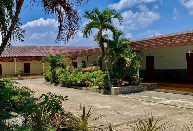 בית מלון כפרי Baan Kenpoo Resort