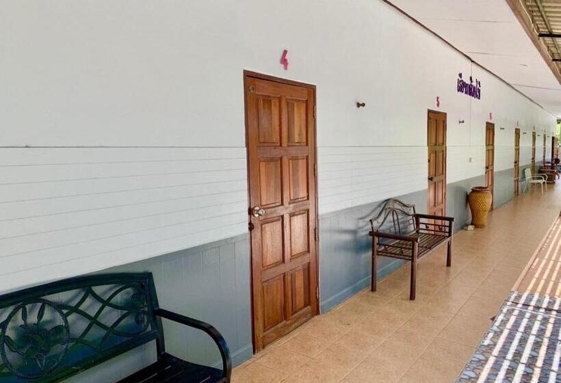 בית מלון כפרי Baan Kenpoo Resort