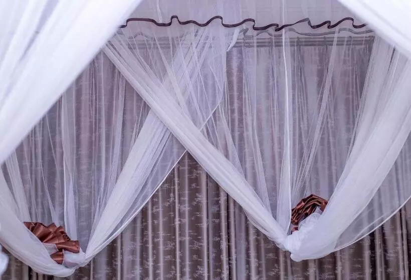 هتل La Brezi Suites