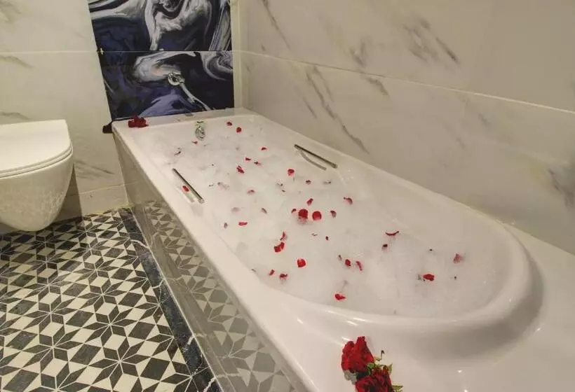 هتل Sapphire Inn