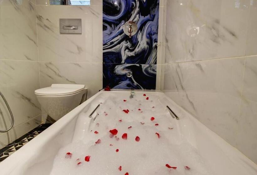 فندق Sapphire Inn