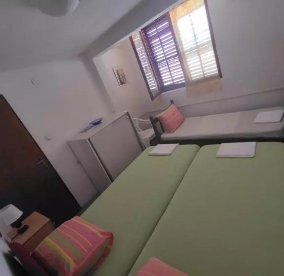 پانسیون Apartmani Gina