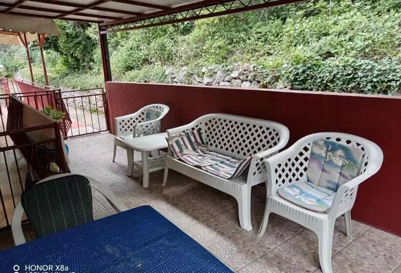پانسیون Apartmani Gina