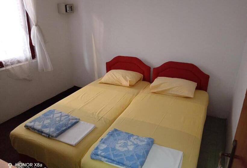 پانسیون Apartmani Gina