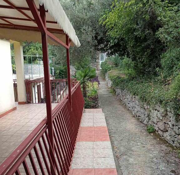 پانسیون Apartmani Gina