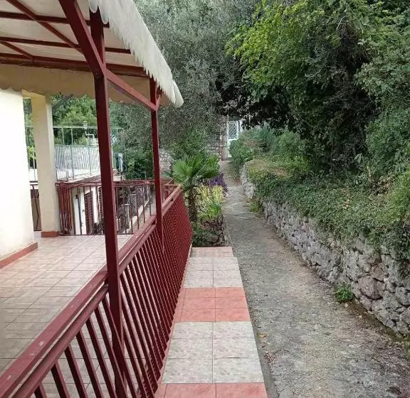 پانسیون Apartmani Gina