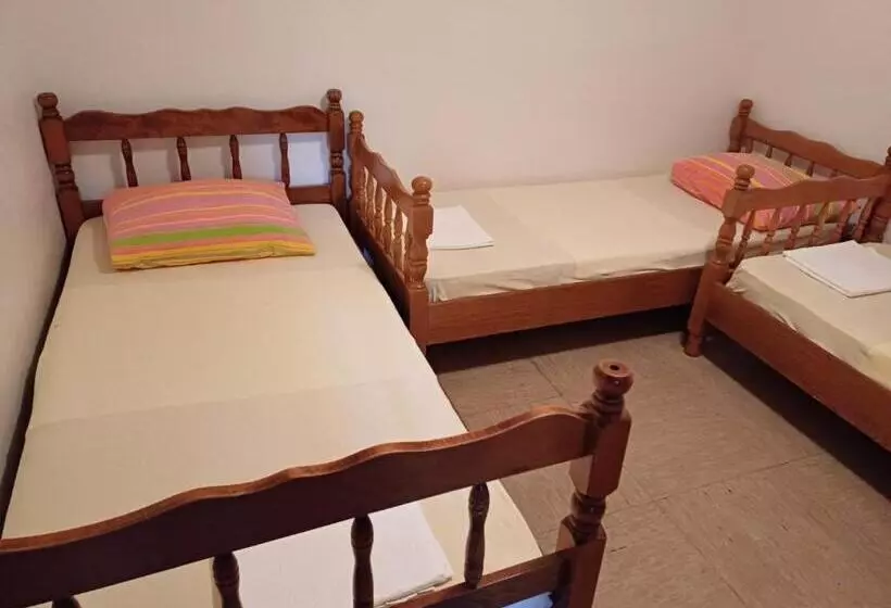 پانسیون Apartmani Gina