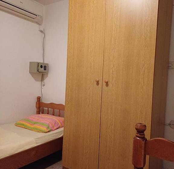 پانسیون Apartmani Gina