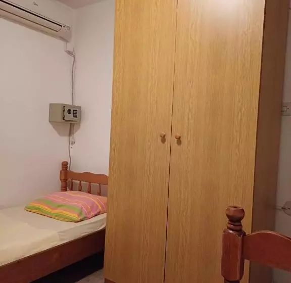 پانسیون Apartmani Gina