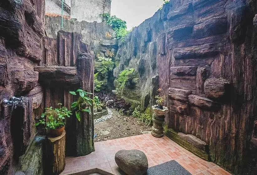 Aamiaismajoitus (B&B) 1111 Alchemy Space