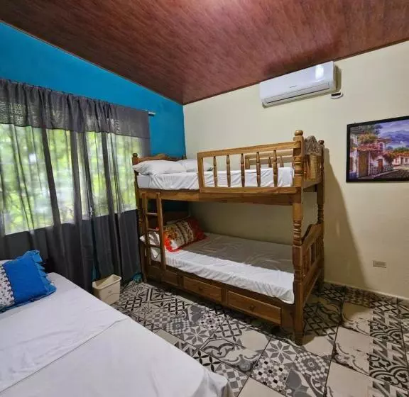 ホテル El Rancho De Don Moncho Hostel