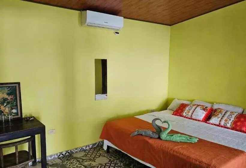 ホテル El Rancho De Don Moncho Hostel