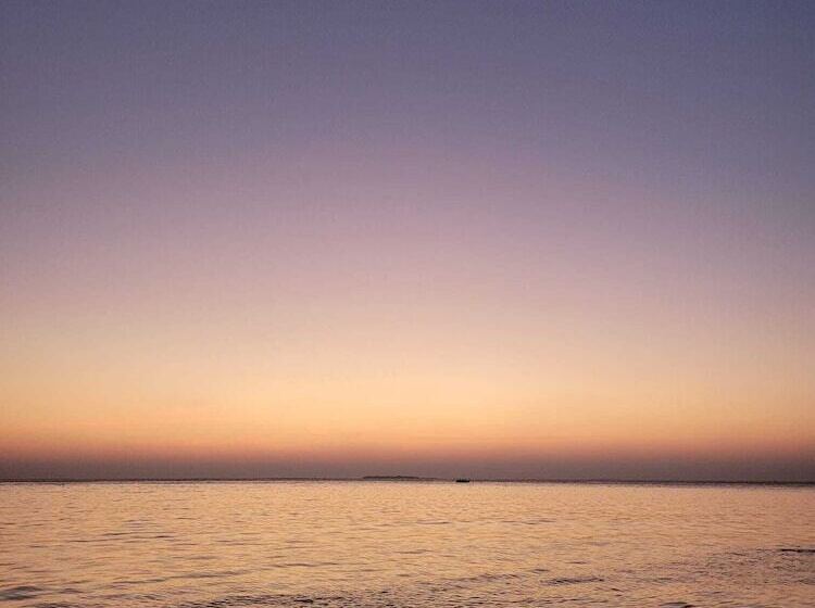 هتل Fehi Velaa Stay