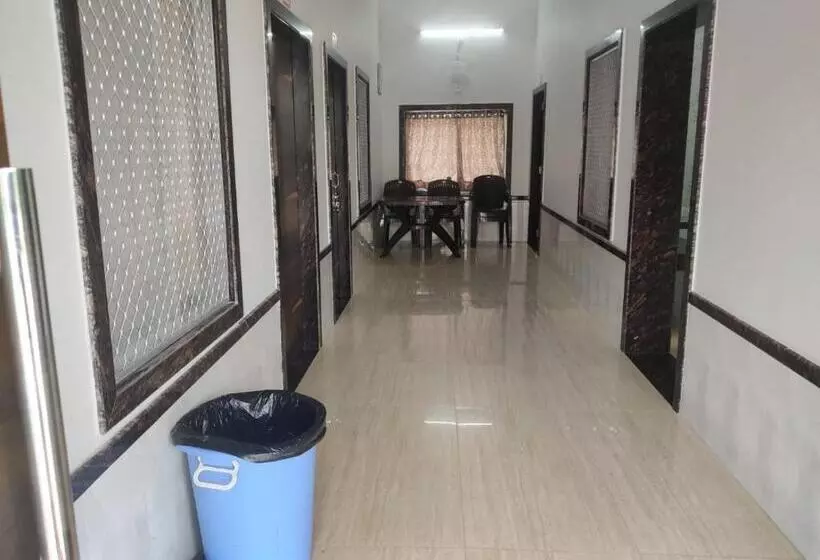 ホテル Goyal Bhawan