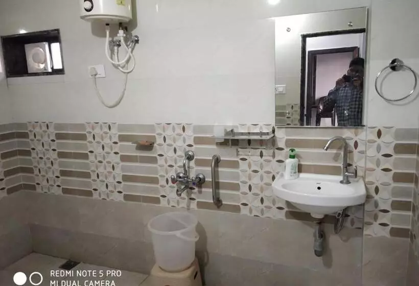 ホテル Goyal Bhawan