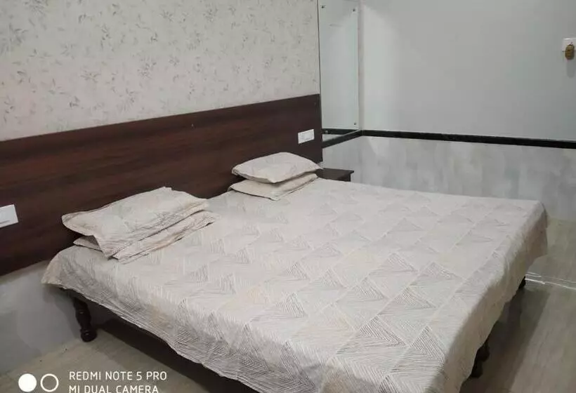 ホテル Goyal Bhawan