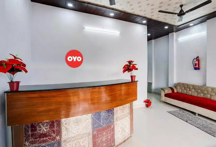 ホテル Oyo Flagship Evergreen Tower