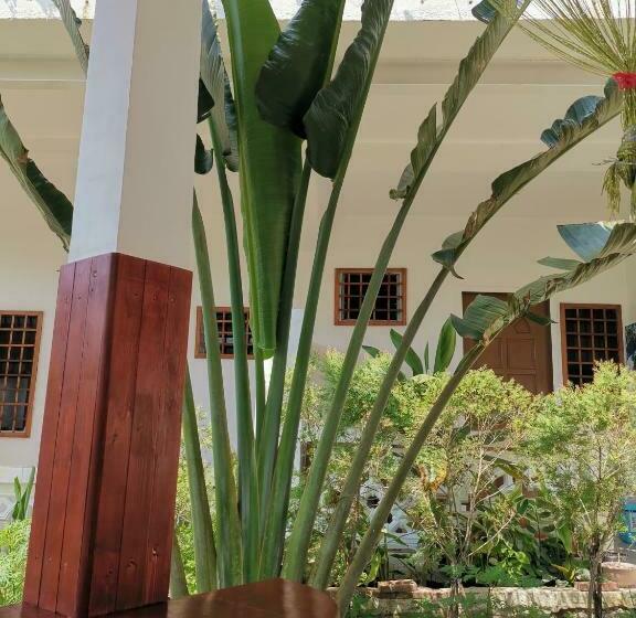 فندق صغير Aranara Libaong