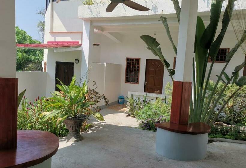 فندق صغير Aranara Libaong