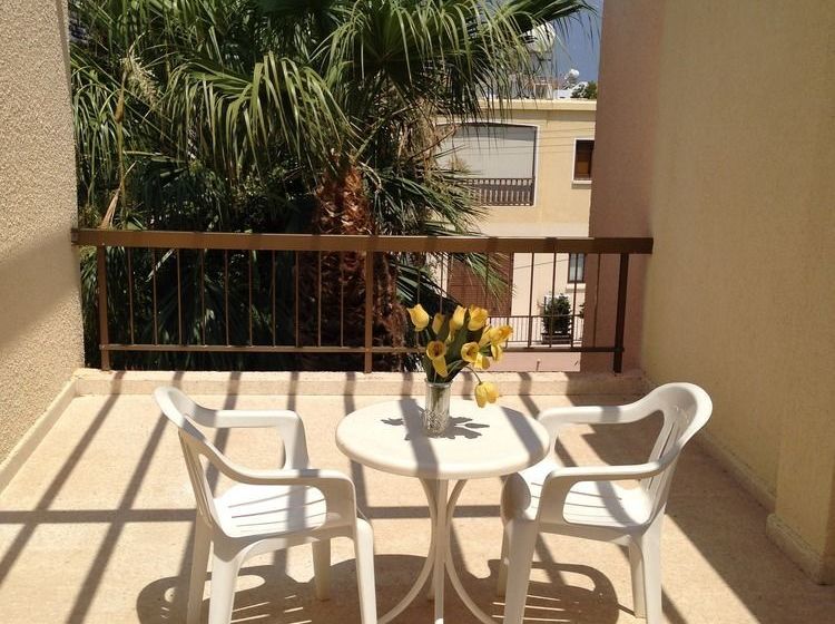 Constantaras Apartments