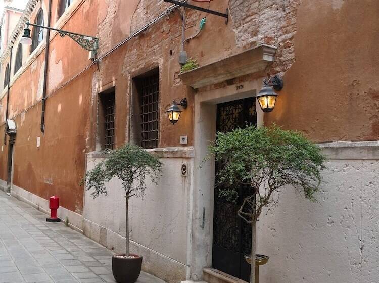 مسافرخانه Domus Ciliota