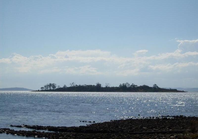 Отель Four Seasons Waterfront Villas