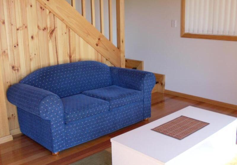 Отель Four Seasons Waterfront Villas