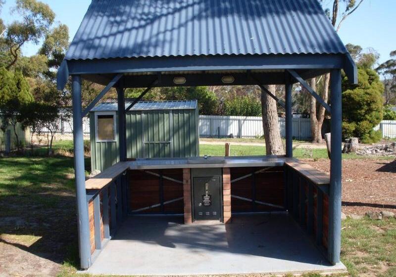 Отель Four Seasons Waterfront Villas