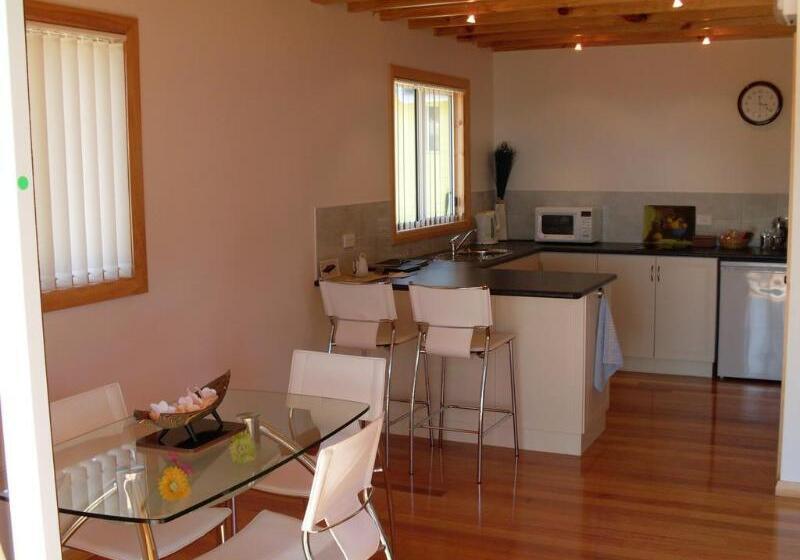 Отель Four Seasons Waterfront Villas