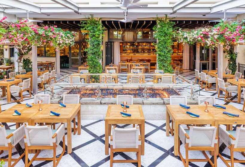 هتل Hilton West Palm Beach