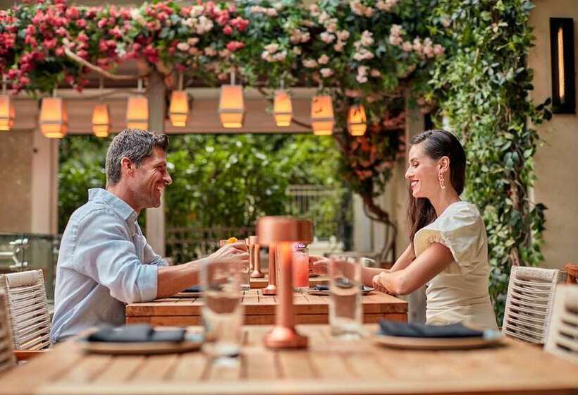 هتل Hilton West Palm Beach