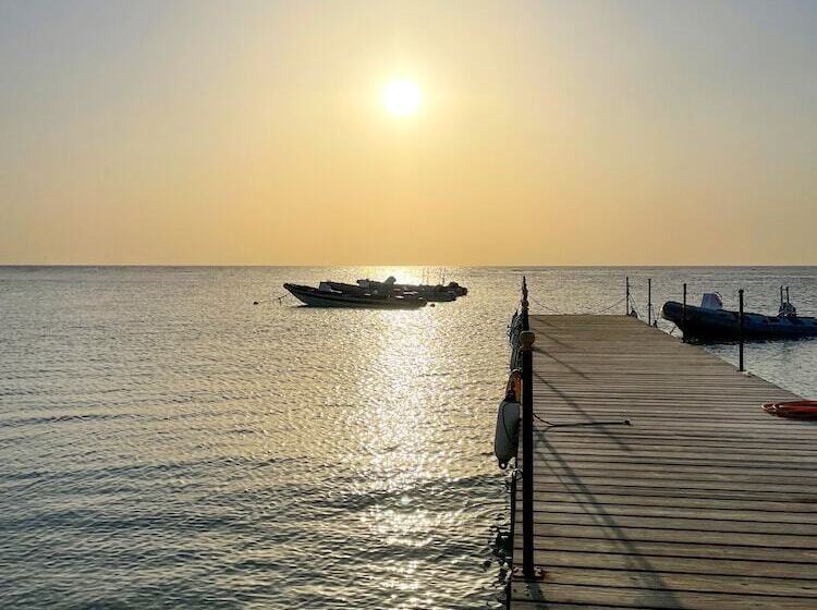 هتل Marsa Nakari Village