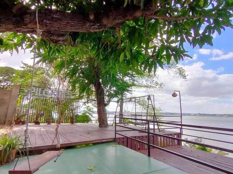 Отель Pilgrims Kitchen & Inn