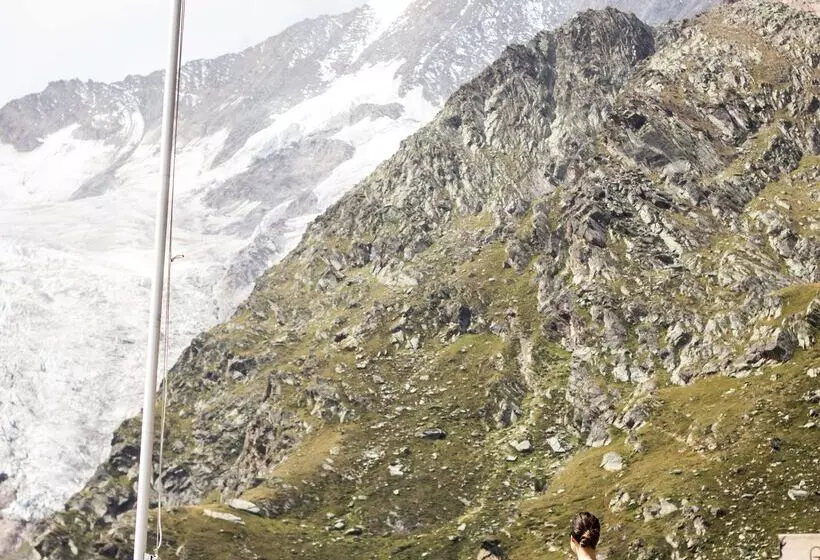 ホテル The Capra Saasfee