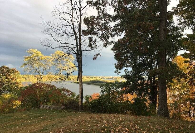 Oakcliff Bed And Breakfast