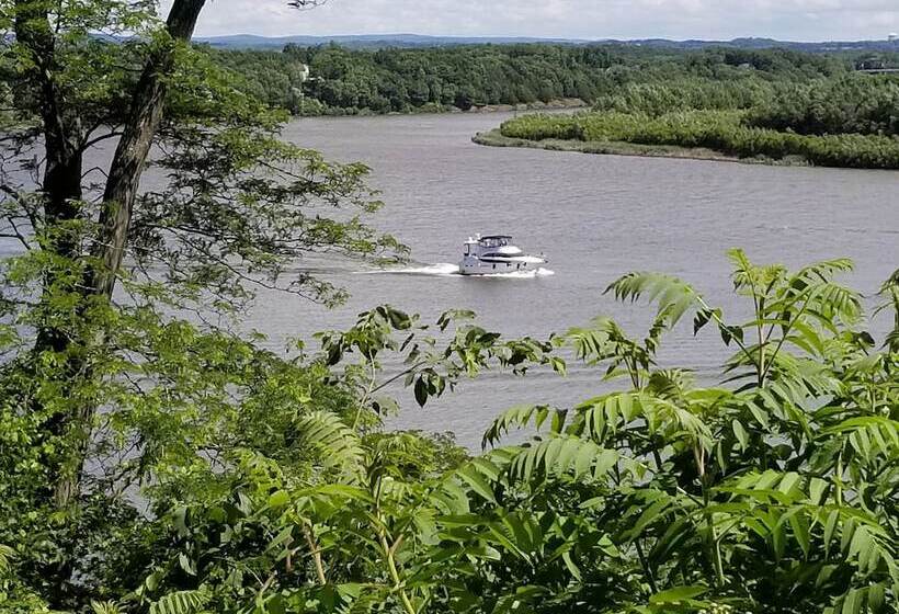 Oakcliff Bed And Breakfast