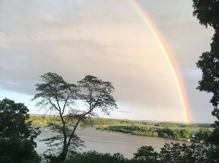 Oakcliff Bed And Breakfast