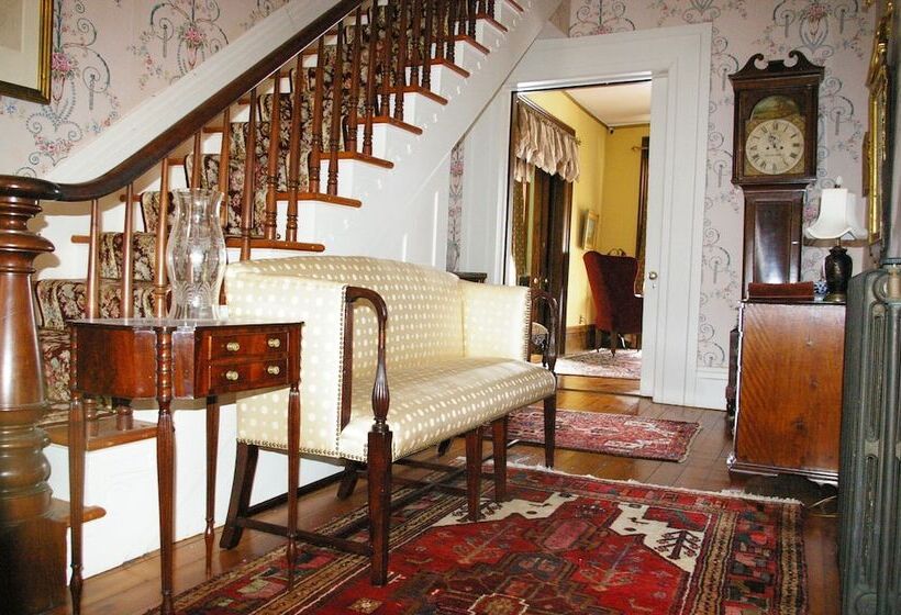 Oakcliff Bed And Breakfast