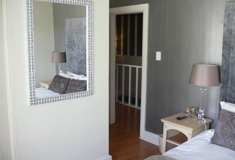 פנסיון Leeuwenzee Guesthouse