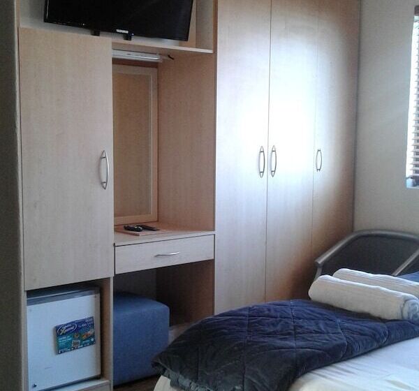 פנסיון Leeuwenzee Guesthouse