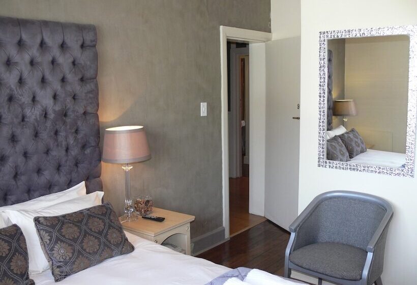 פנסיון Leeuwenzee Guesthouse