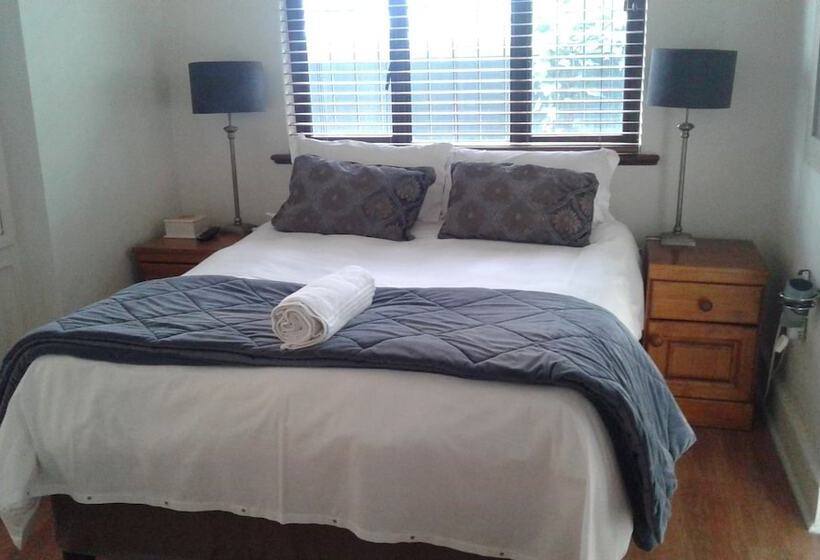 פנסיון Leeuwenzee Guesthouse